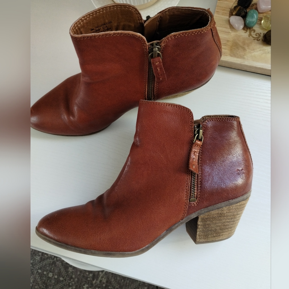 Frye Judith Zip Brown Leather Ankle Booties 9